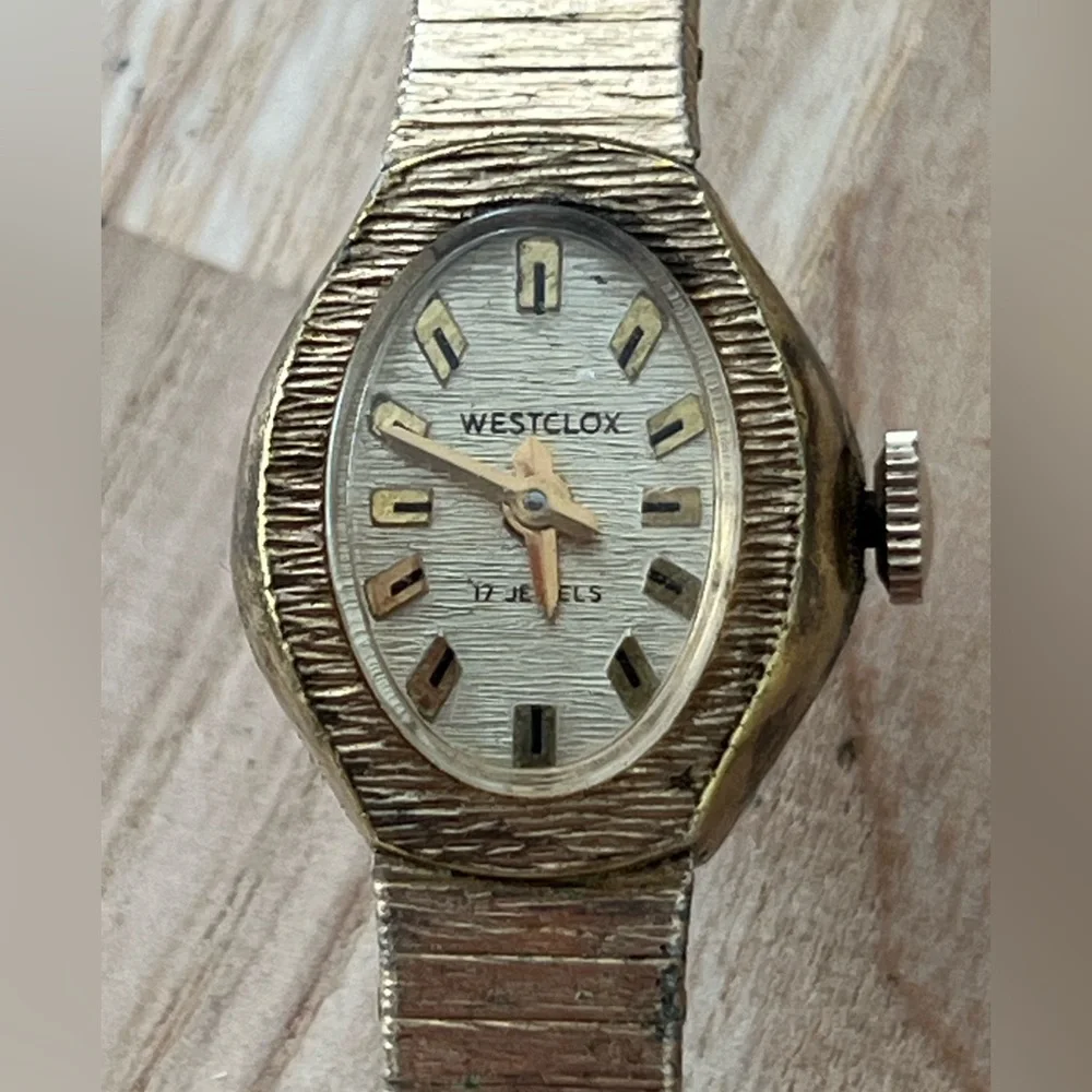 Westclox 17 Jewels Vintage Mechanical Ladies Watch Gold Oval Dial Case Bracelet